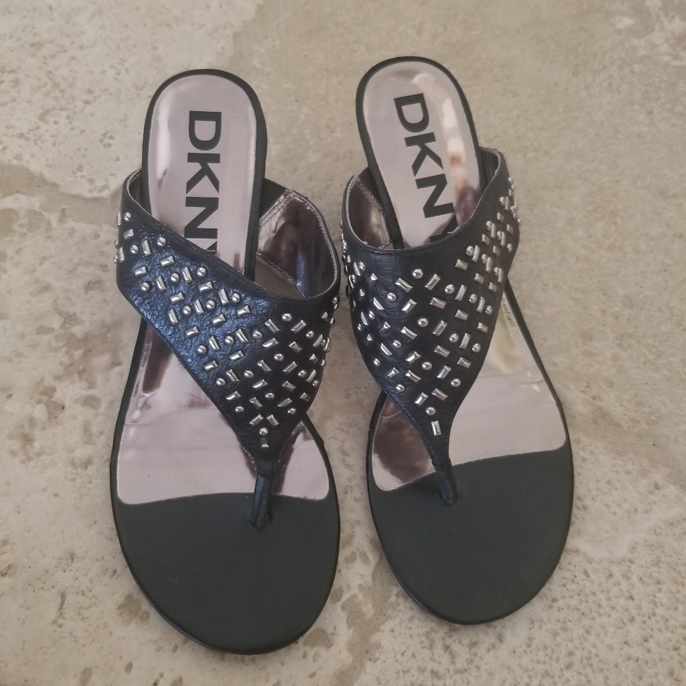 DKNYC Black Sandle